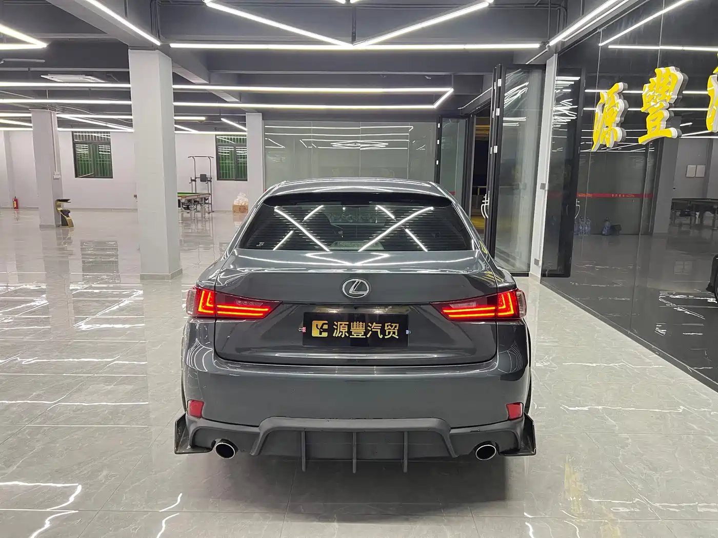 Lexus IS 2015 200t F SPORT фото 4