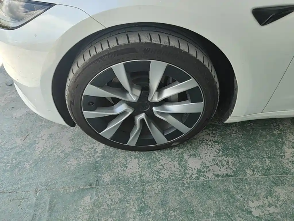 Tesla Model 3 2026 2025 Model Year Facelift Rear-Wheel Drive