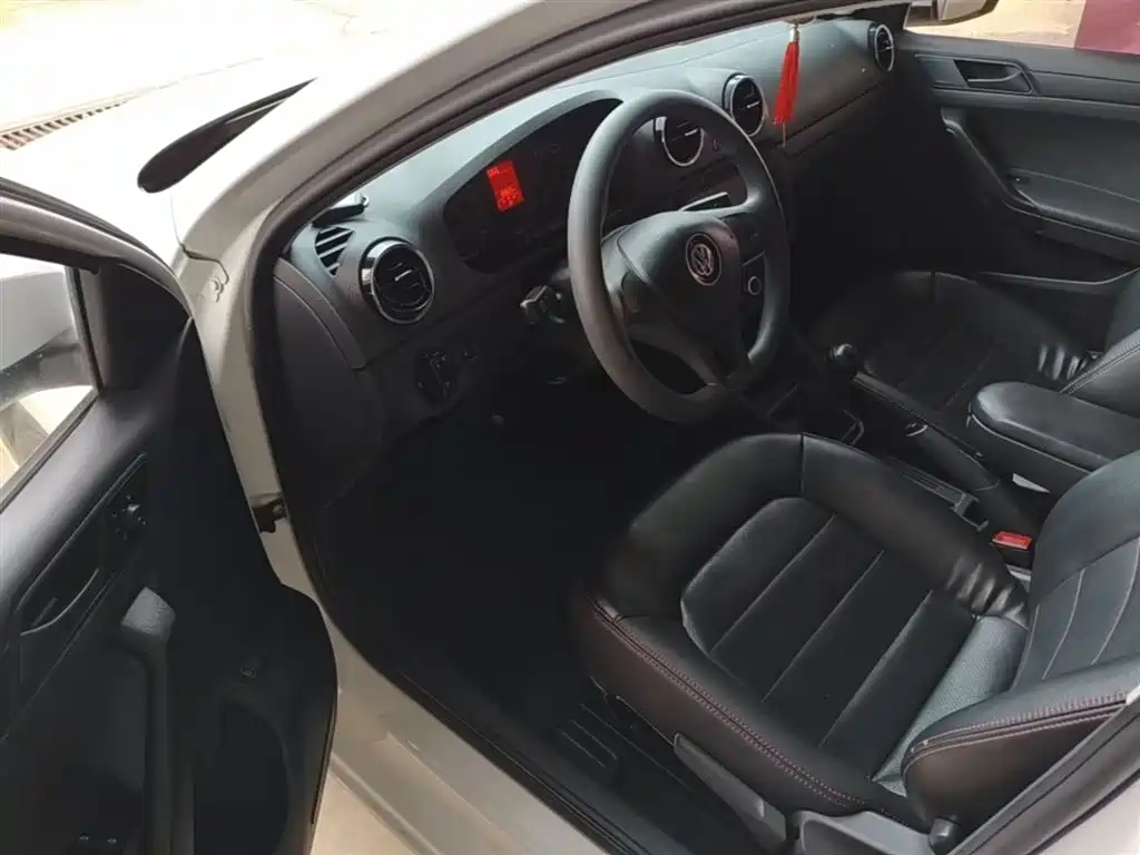 Volkswagen Jetta 2019 Dream Edition 1.4L Manual Fashion фото 16