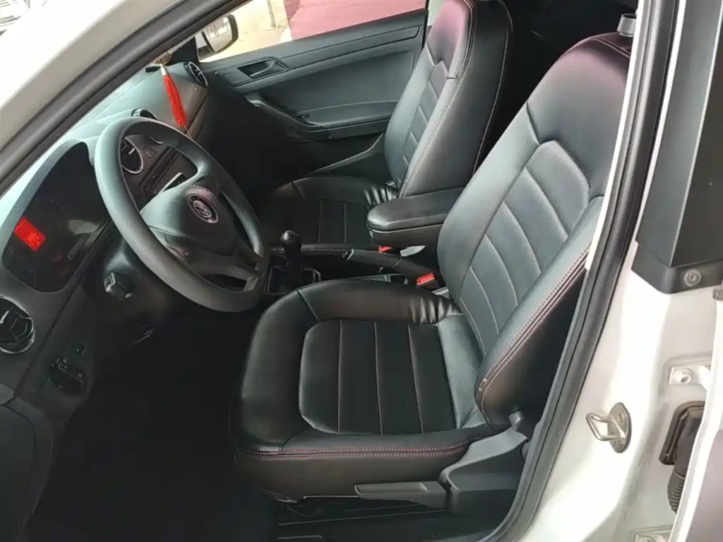 Volkswagen Jetta 2019 Dream Edition 1.4L Manual Fashion фото 15