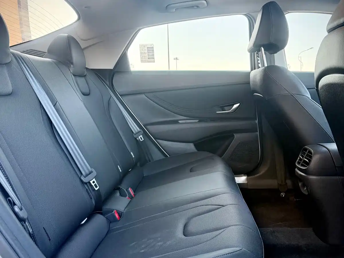 Hyundai Elantra 2023 Model 1.5L CVT LUX Premium Edition фото 12
