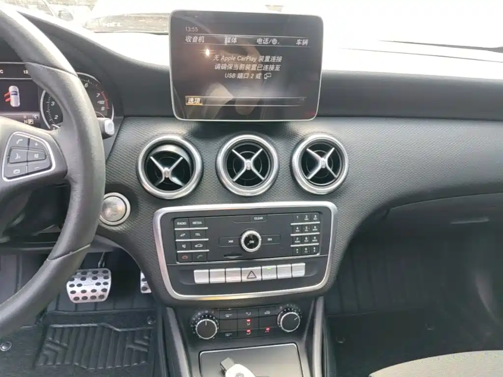 Mercedes-Benz A-Class (Import) 2018 A 200 Sport фото 9