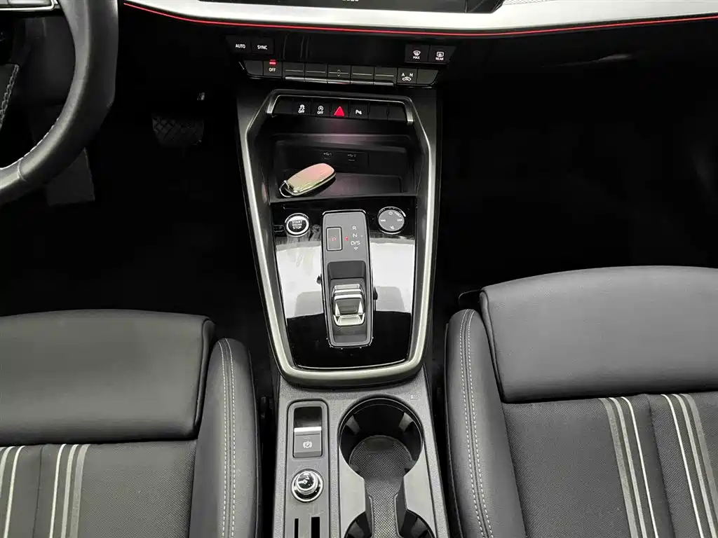 Audi A3 2023 Facelift Sportback 35 TFSI Fashion Sport фото 5