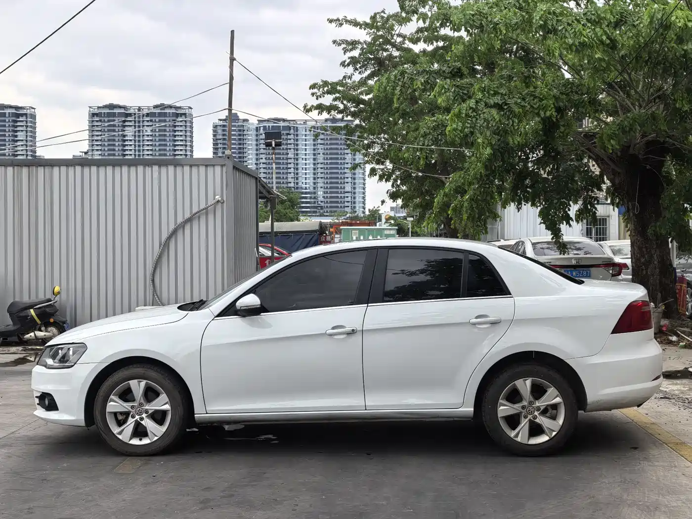 Volkswagen Bora 2014 1.6L Automatic Fashion Edition фото 10