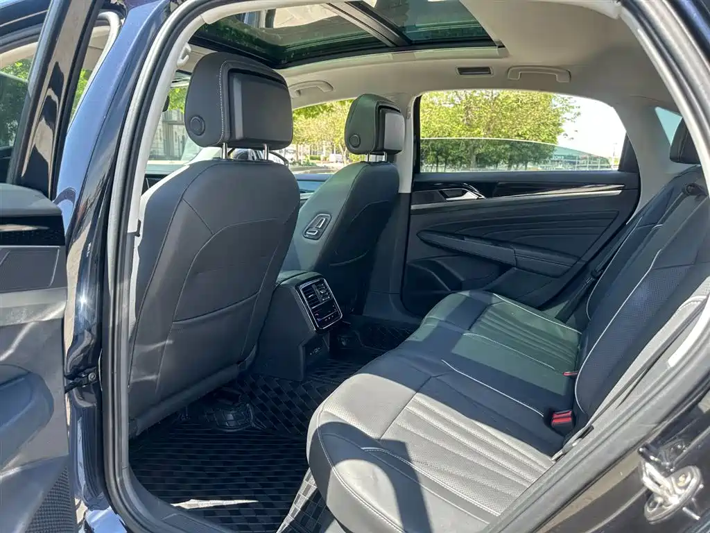 Volkswagen Passat 2024 330TSI Starlight Elite Edition фото 9