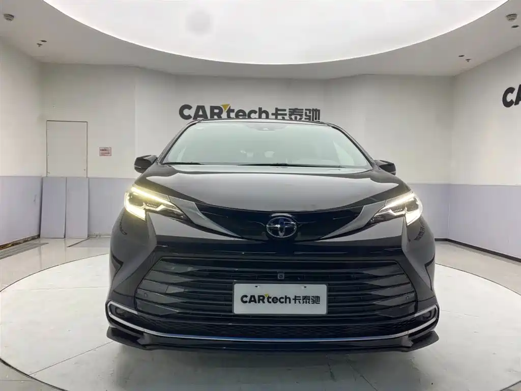Toyota Sienna 2024 2.5L Hybrid Ultimate Premium Edition фото 3