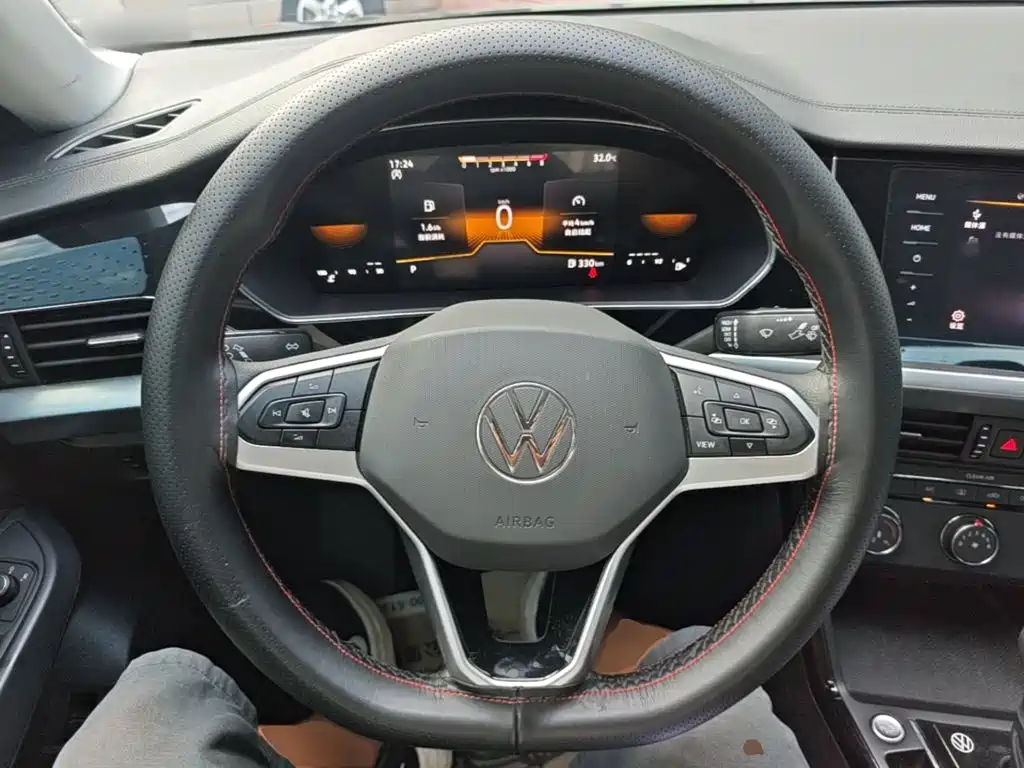 Фото 11 - Volkswagen Passat