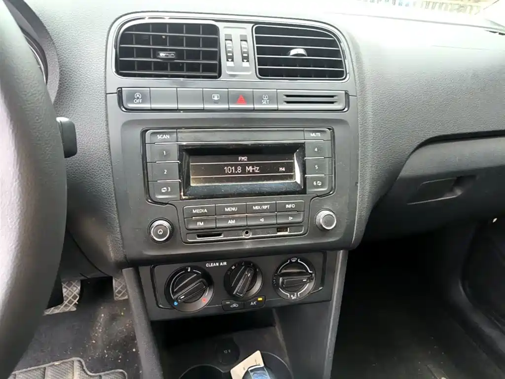 Volkswagen Polo 2018 1.5L Auto Safe Drive фото 13