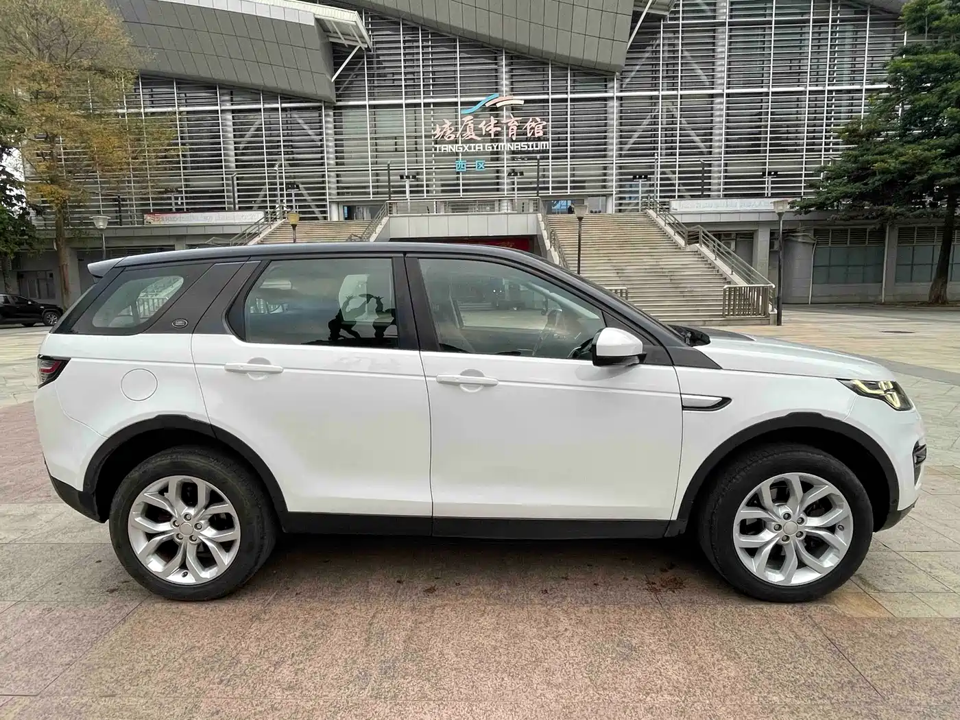 Land Rover Discovery Sport 2017 2.0T HSE фото 9