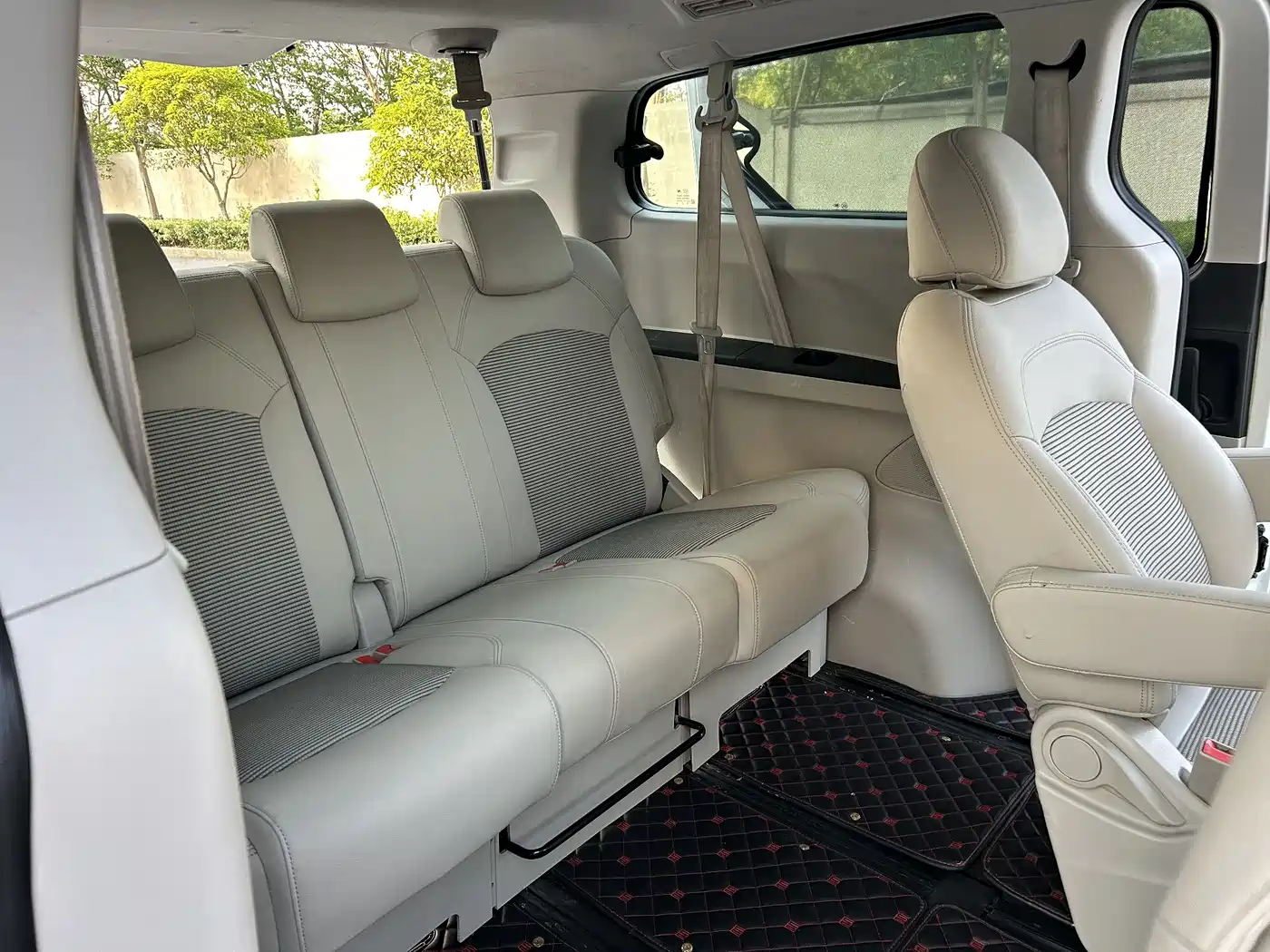 SAIC Maxus Maxus G10 2016 2.0T Automatic Executive Edition фото 13