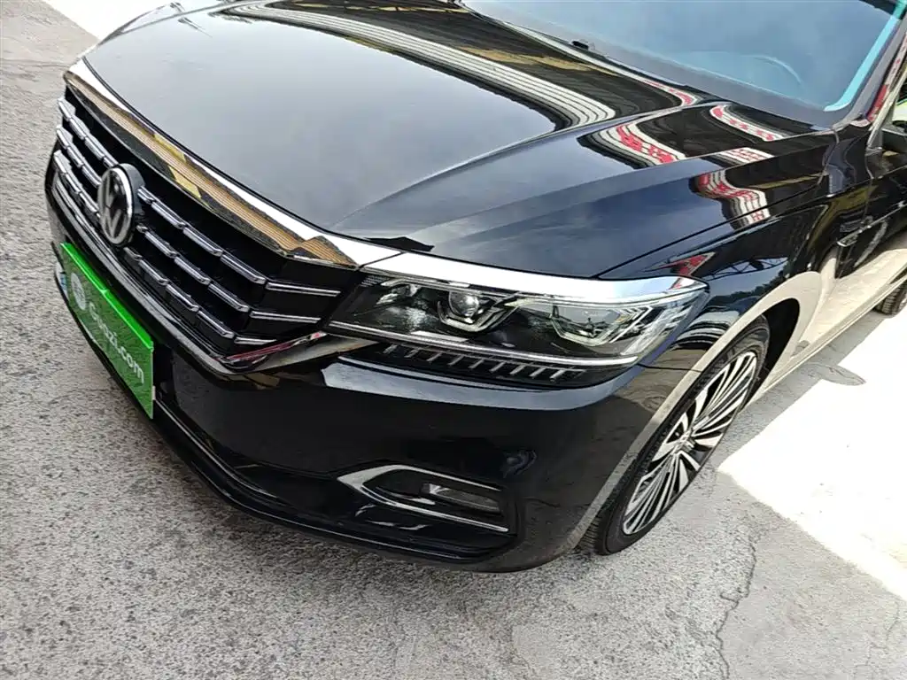 Volkswagen Passat 2019 330TSI Premium Edition China V фото 24