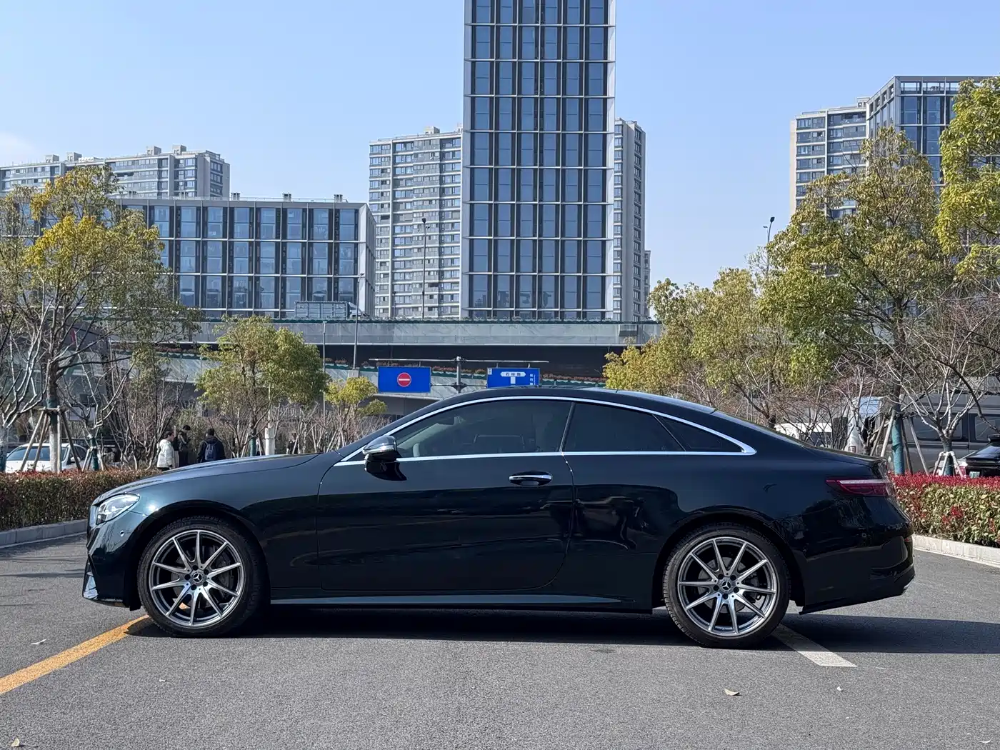 MERCEDES-BENZ E CLASS