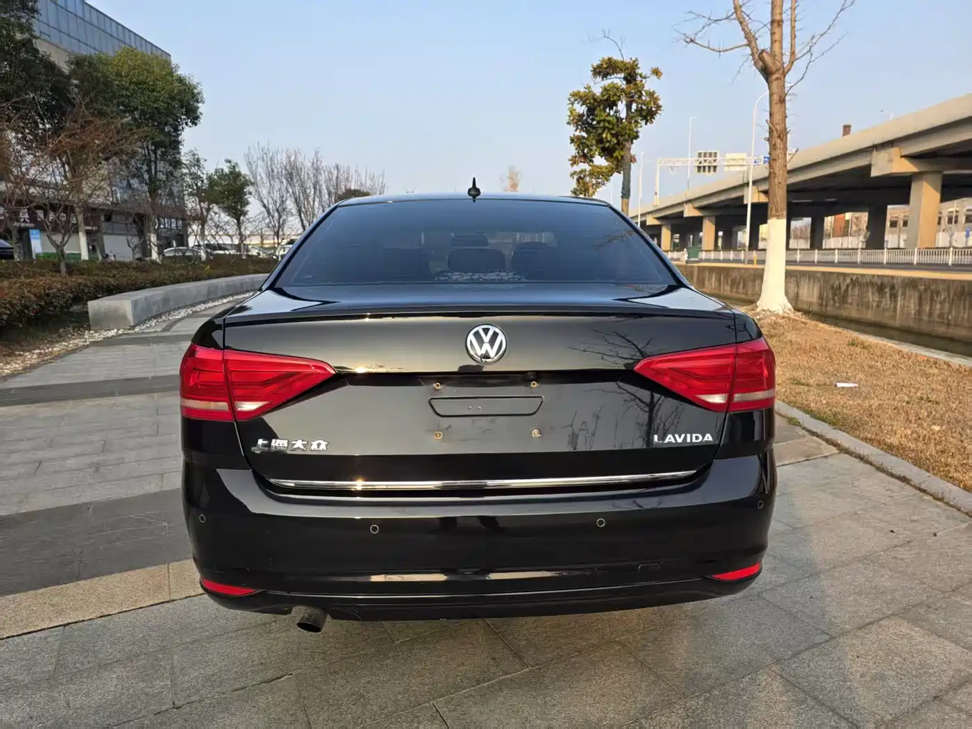 Volkswagen Lavida 2015 1.6L Automatic Comfort Edition фото 10