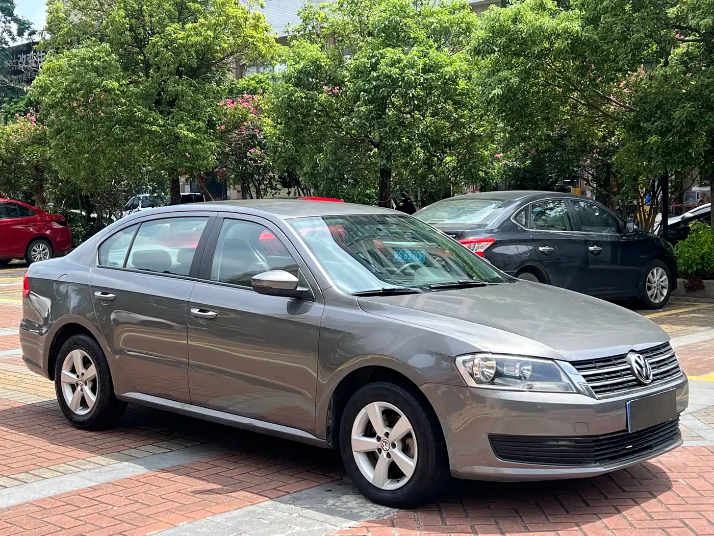 Volkswagen Lavida 2013 1.6L Automatic Trend Edition фото 6