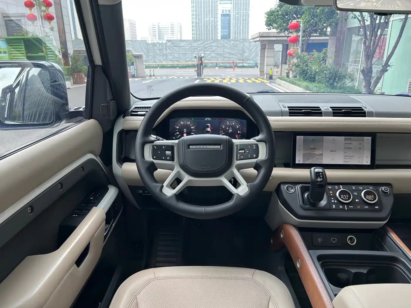 Land Rover Defender 2020 Model 110 P400 HSE фото 9