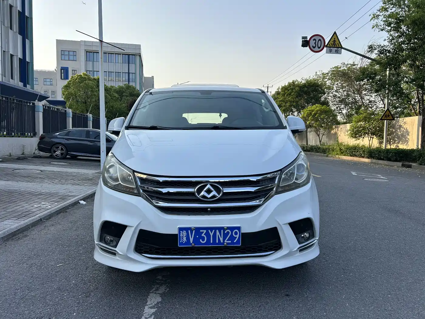 SAIC Maxus Maxus G10 2016 2.0T Automatic Executive Edition фото 2