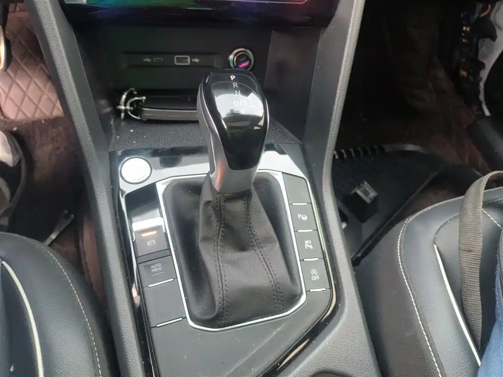 Volkswagen Tiguan L 2024 Outstanding 330TSI Auto 2WD R-Line Dragon Glory Edition фото 10