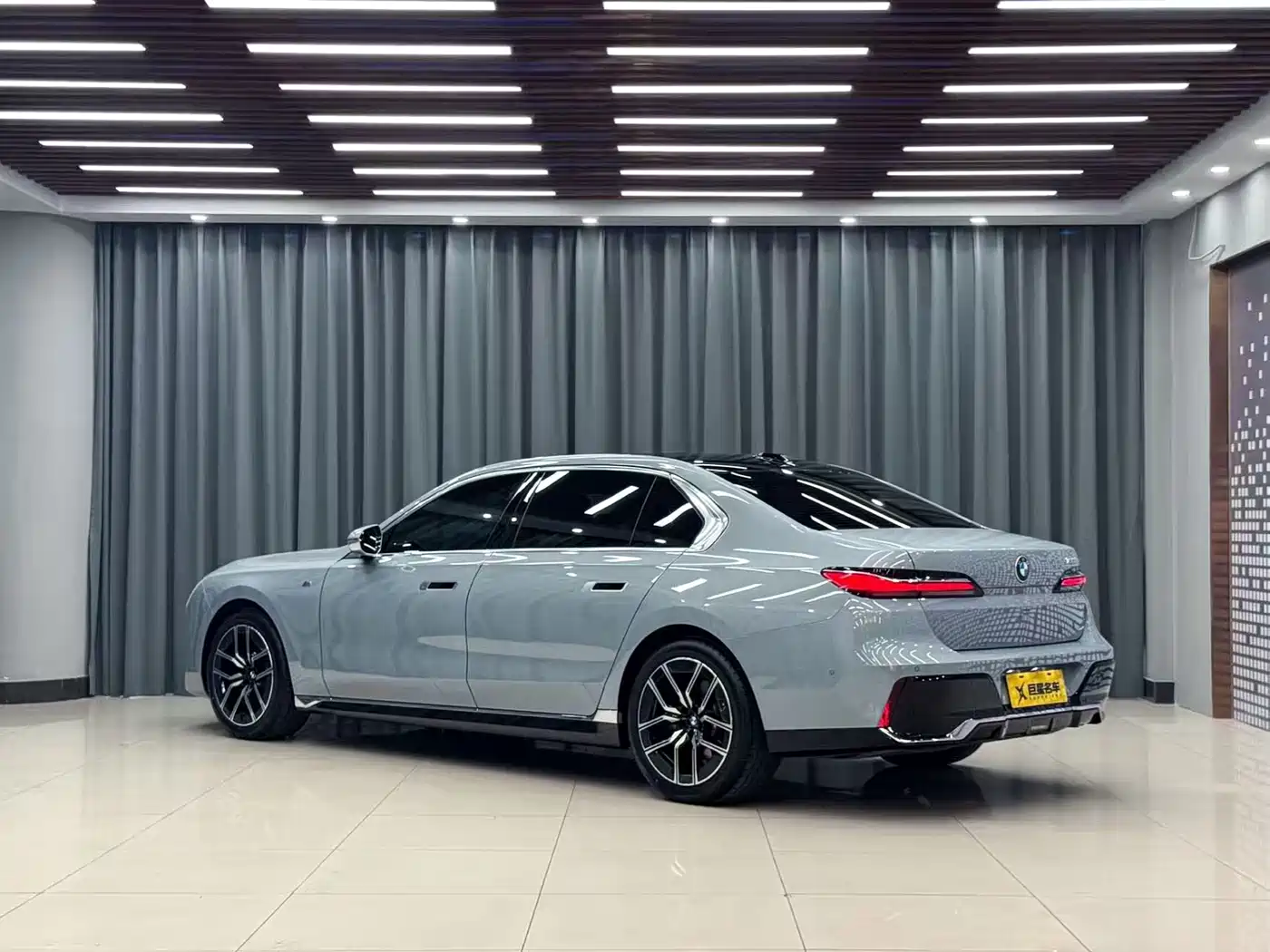BMW 7 Series 2023 Model 735Li M Sport Package фото 9
