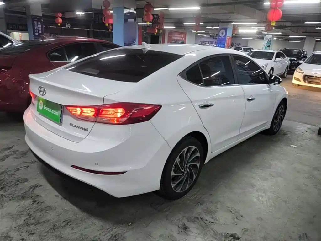Hyundai Elantra 2020 1.5L CVT Smart Style·Elite фото 7