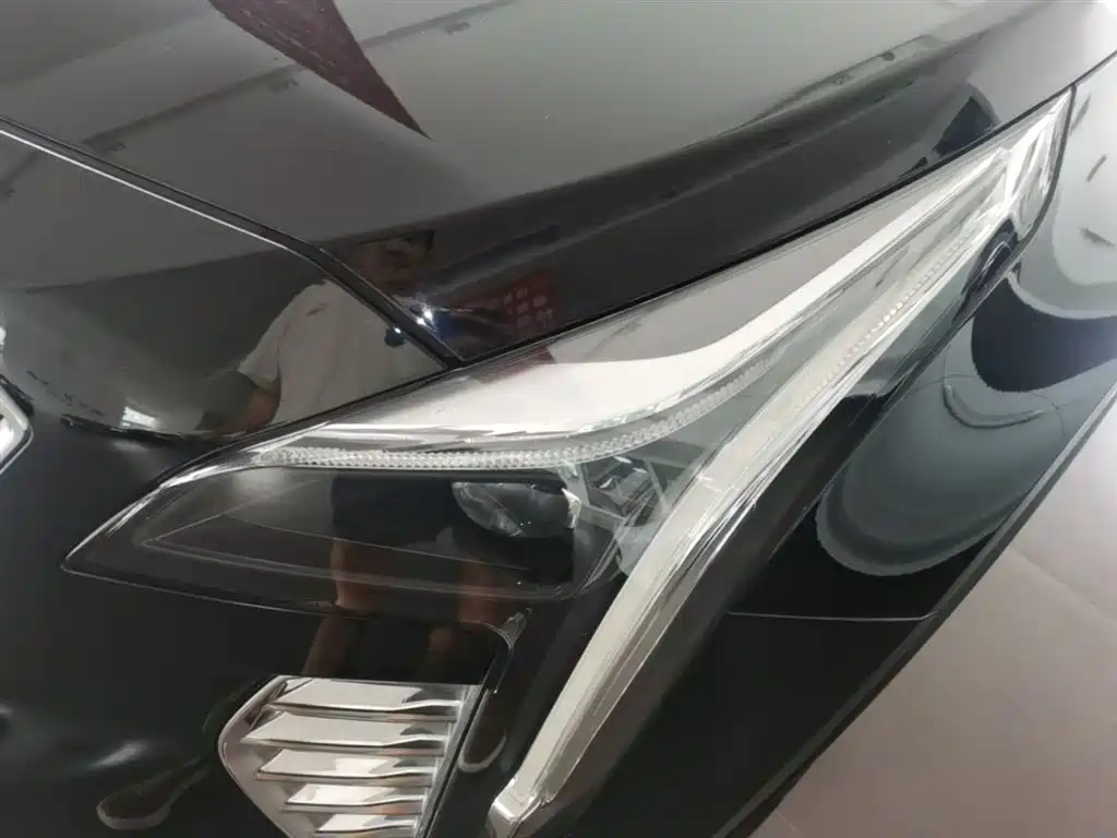 Cadillac XT4 2021 28T FWD Premium Edition фото 18