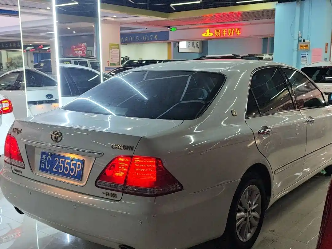 Toyota Crown 2007 2.5L Royal Special Edition фото 3