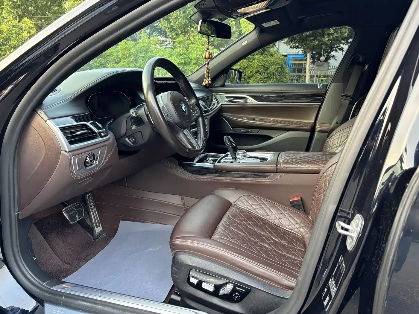 BMW 7 Series 2021 Model 740Li Leading M Sport Package фото 5