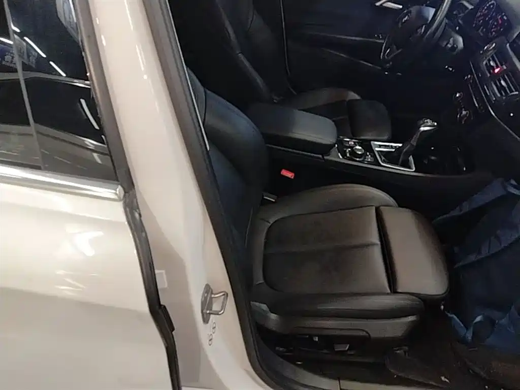 BMW 1 Series 2018 118i Sport Edition фото 25