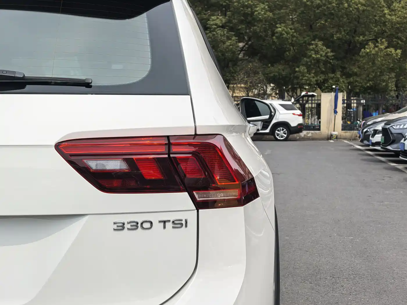 Volkswagen Tiguan L 2021 330TSI Automatic 2WD R-Line Premium фото 9