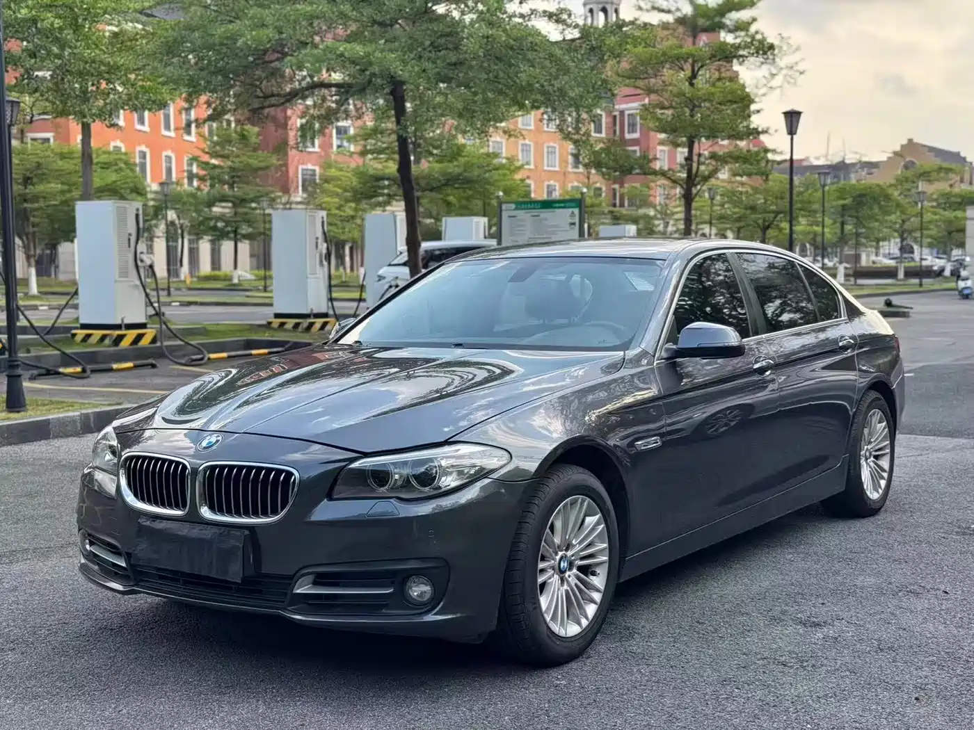 BMW 5 Series 2014 525Li Leading