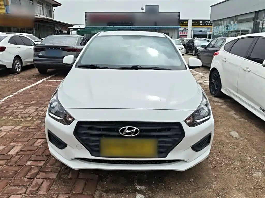 Hyundai Verna 2017 1.4L Manual Renewal Edition China VI фото 3