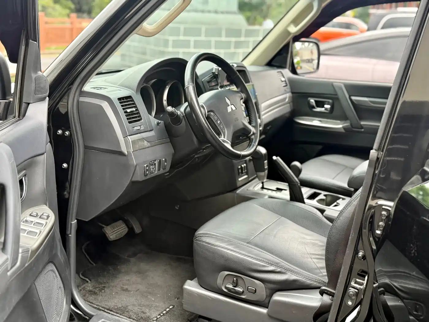Mitsubishi Pajero (Import) 2012 3.0L Elite Plus Edition фото 9