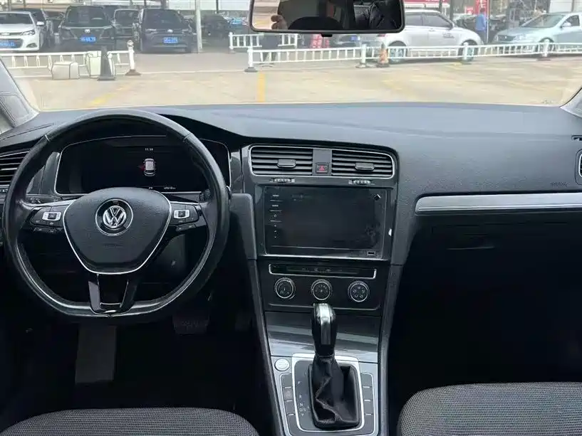 Volkswagen Golf 2020 Beloved Edition 280TSI DSG Comfort фото 8