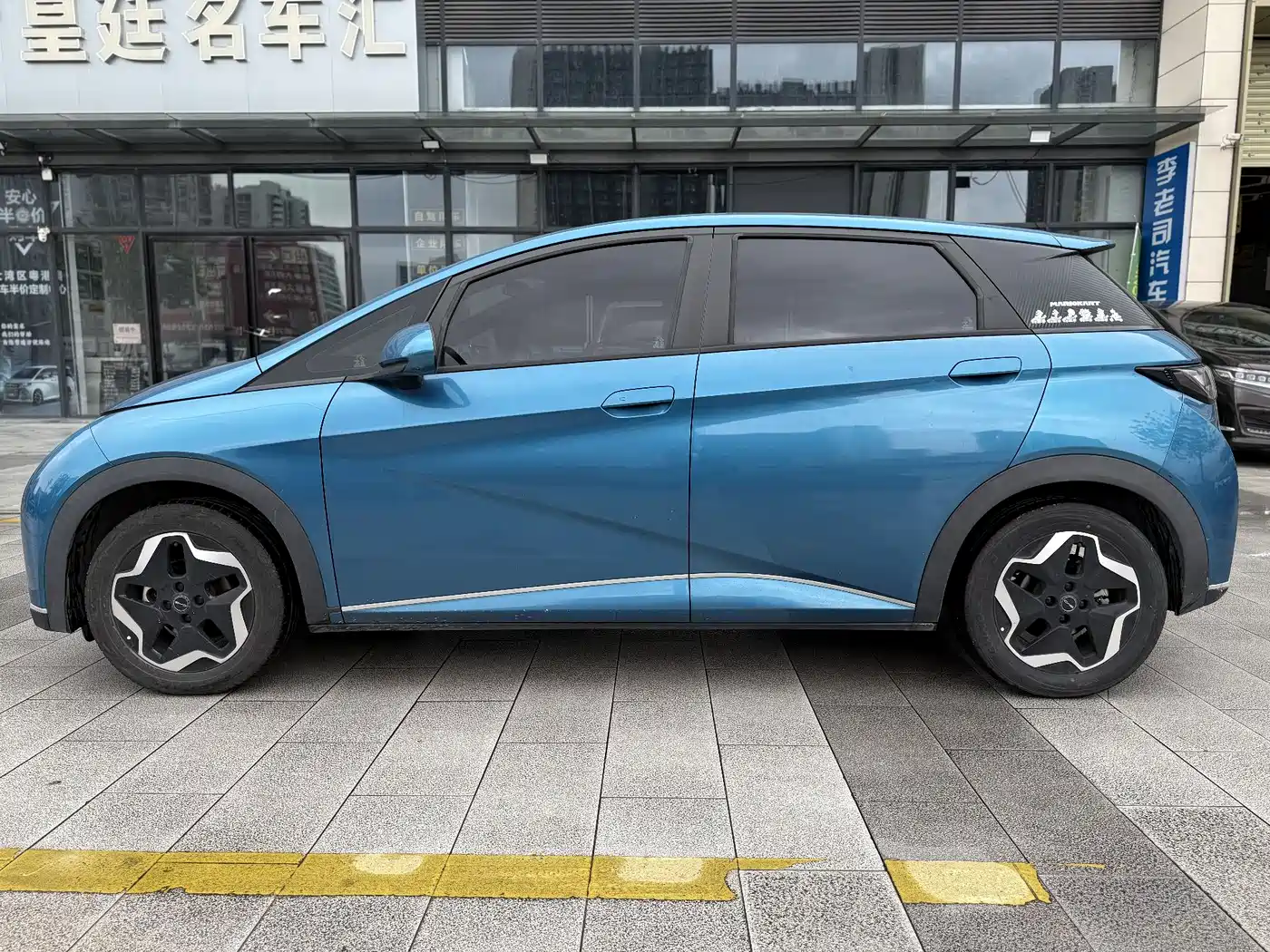 BYD Dolphin 2021 Model 405km Fashion Edition фото 4