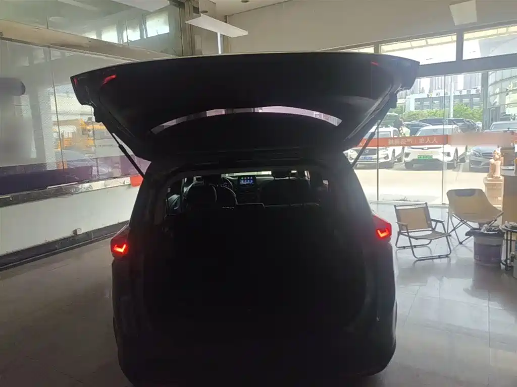 Chevrolet Volando 2018 Redline 530T Auto Premium Edition (5+2 seater) China V фото 19