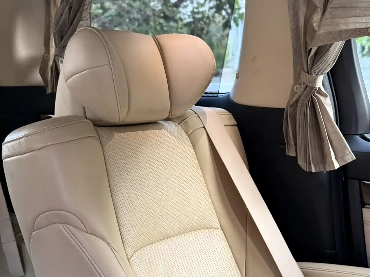Toyota Alphard 2018 3.5L Luxury фото 16