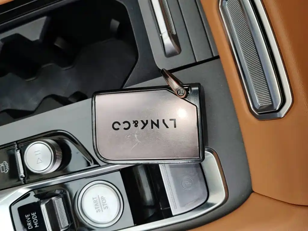 Фото 9 - Lynk & Co 09