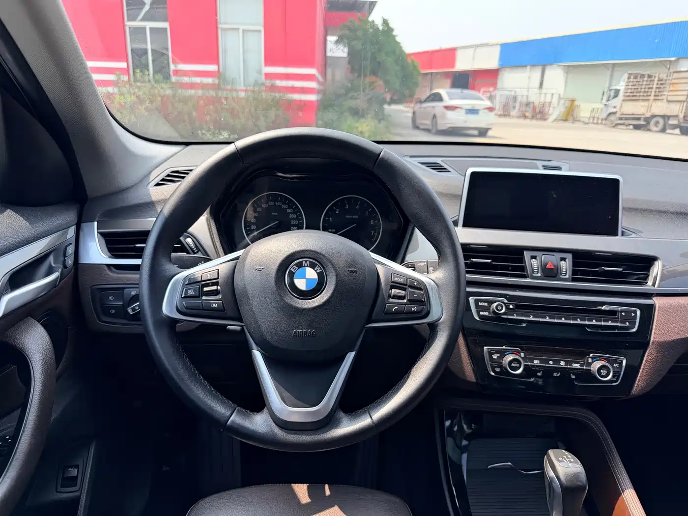 BMW X1 2016 xDrive20Li Luxury Model фото 14