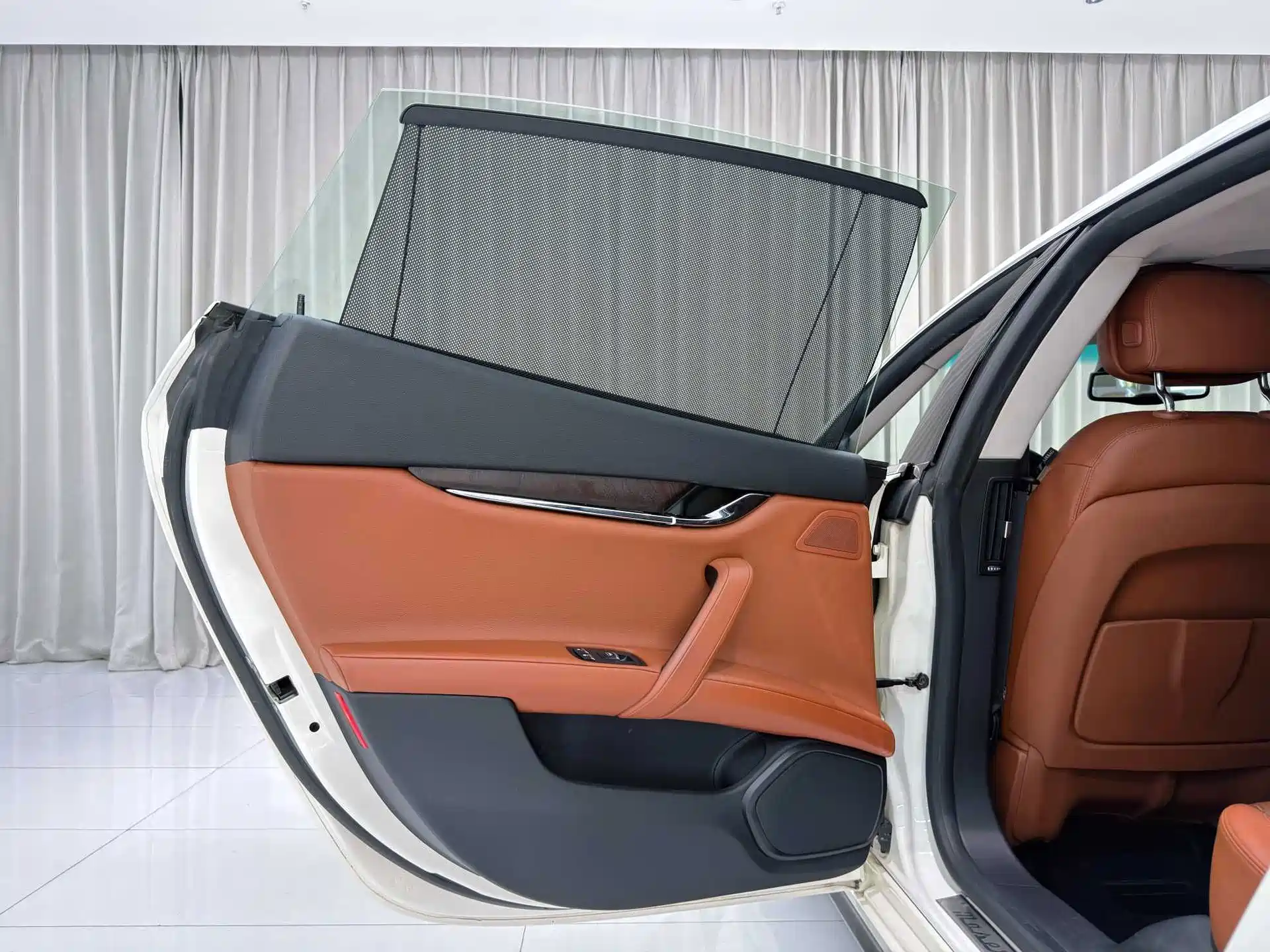 Photo 6 - Maserati Quattroporte