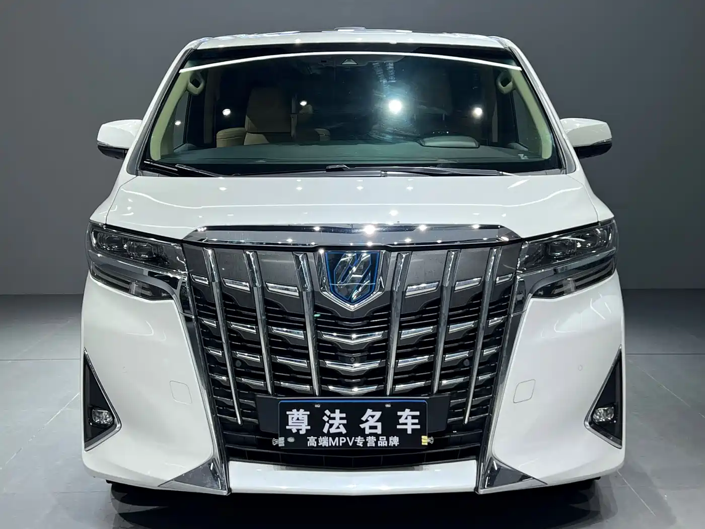 Toyota Alphard 2021 Hybrid 2.5L Luxury фото 2