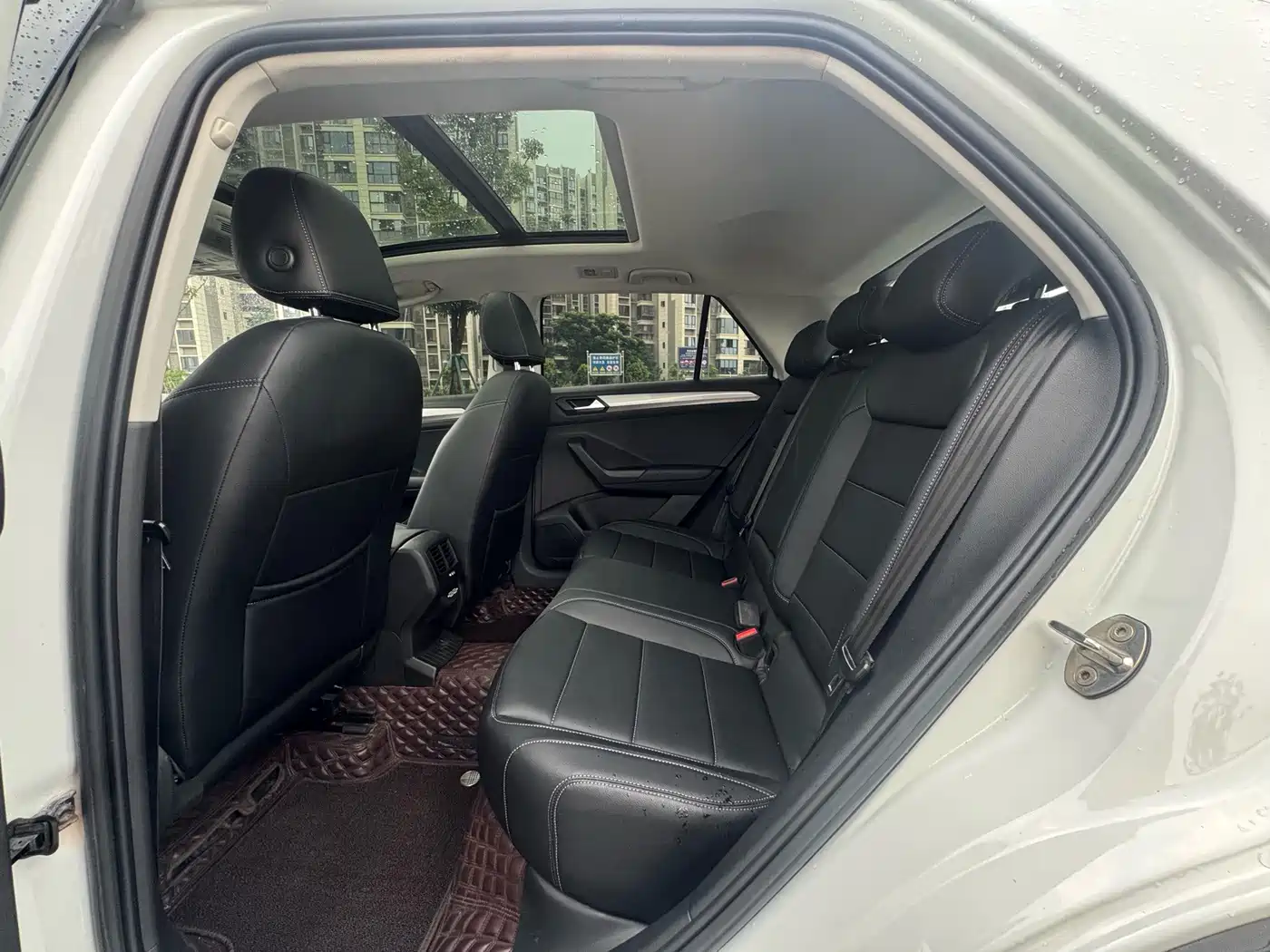 Volkswagen T-Roc, миниатюра 12