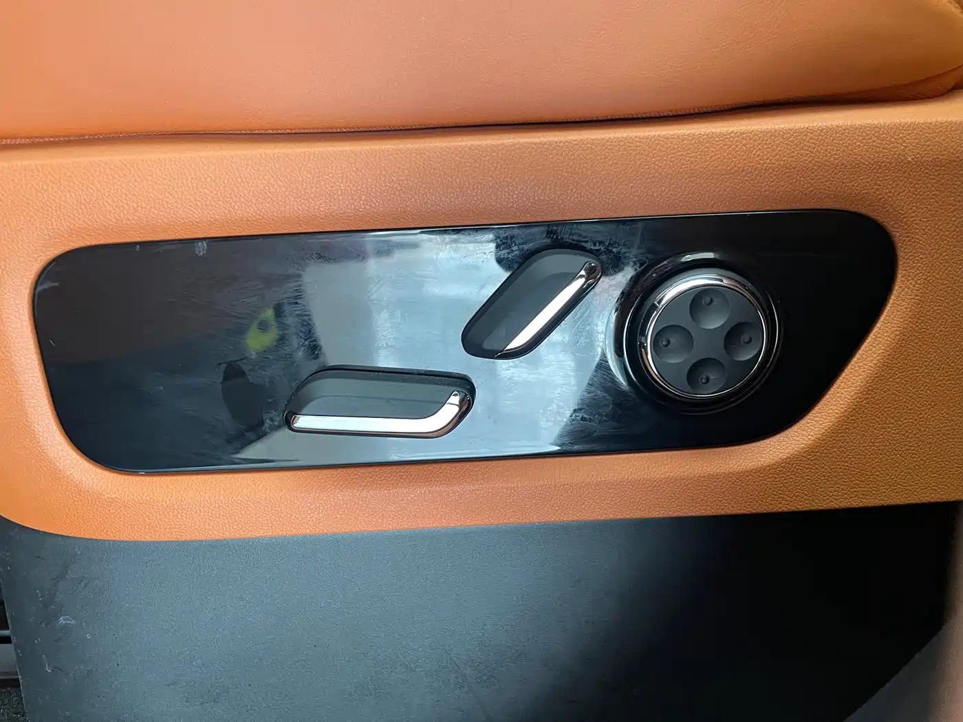 AITO Wenjie AITO M9 2024 Range Extender Max 52kWh 6-seater фото 26