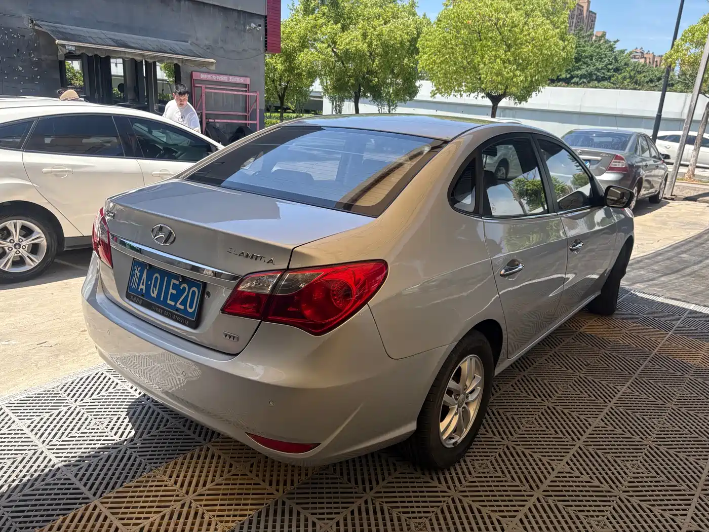 Hyundai Elantra 2011 1.6L Automatic Luxury фото 2