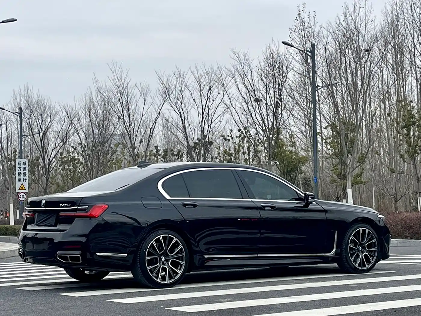 BMW 7 Series 2016 740Li Leading Edition фото 9