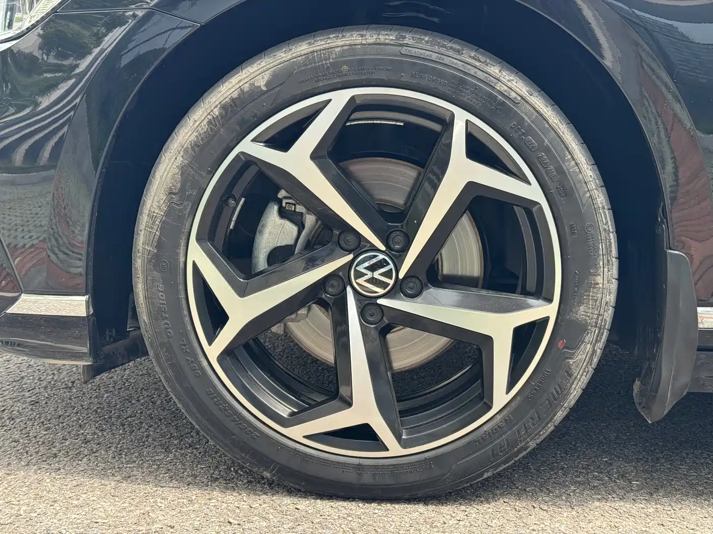 Volkswagen Magotan 2023 2 Million Units Anniversary Edition 330TSI DSG Leading Type фото 4