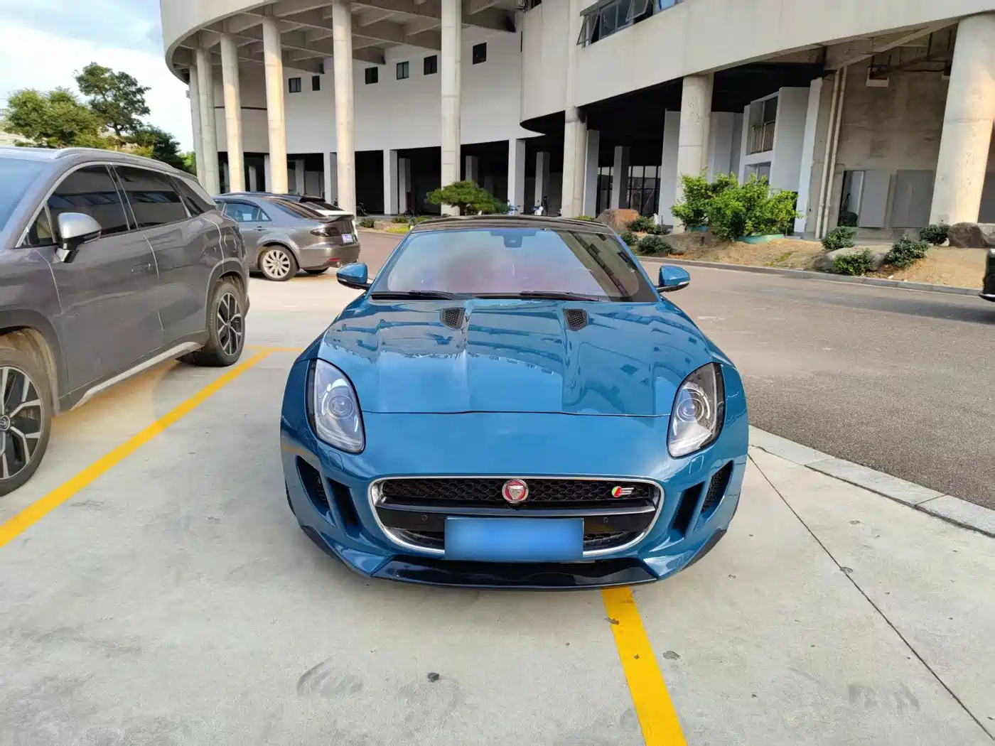 Photo 3 - Jaguar F-TYPE