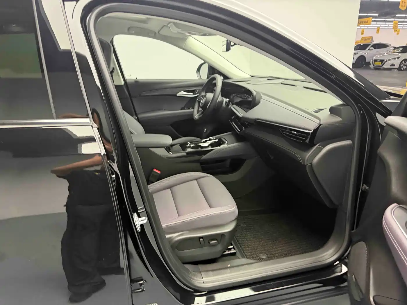 Buick Envision Plus 2026 Envision Plus 28T FWD Base фото 8