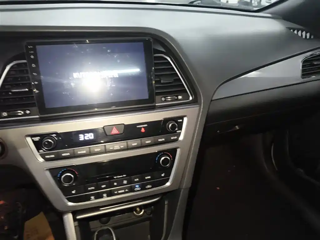 Hyundai Sonata 2015 1.6T GLS Smart фото 13
