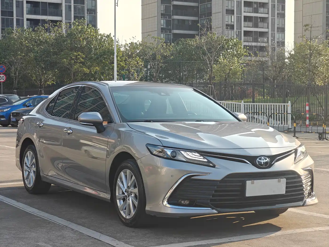 Toyota Camry 2021 2.0G Luxury Edition фото 3