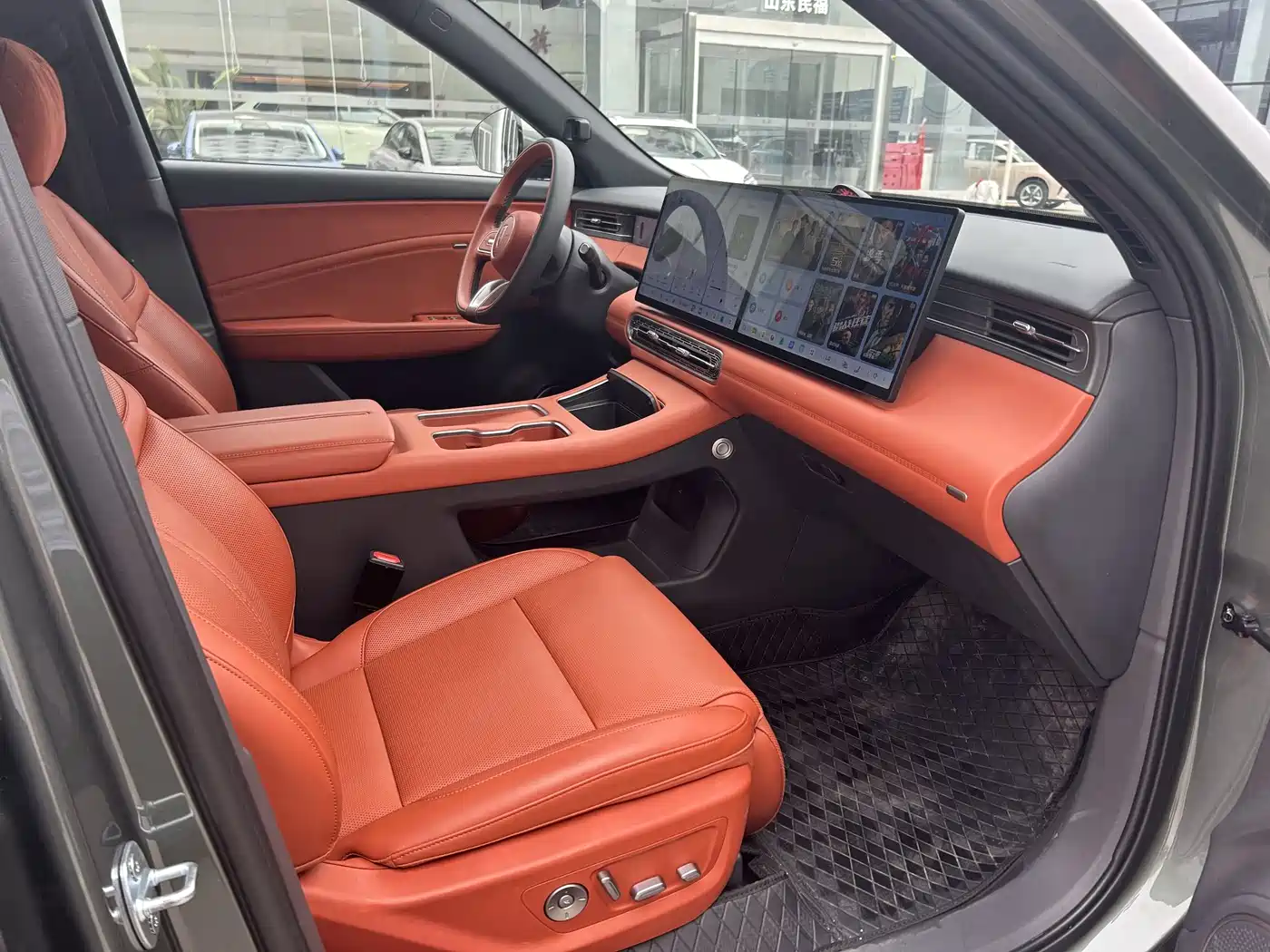 Hongqi HS6 PHEV 2025 High-end Model фото 12
