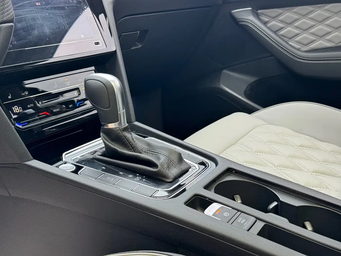 Volkswagen Magotan 2023 2 Million Units Anniversary Edition 330TSI DSG Leading Type фото 9